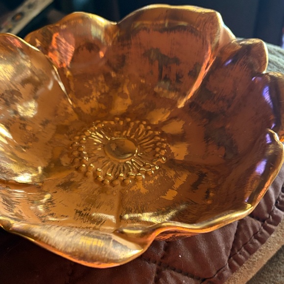 This is a Vintage Stangl Bowl Hand Painted Gild. Beautiful peace to have. - Picture 6 of 7